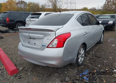 2014 Nissan Versa 1.6 Sv z USA, uszkodzony, nr VIN 3N1CN7AP1EL827392